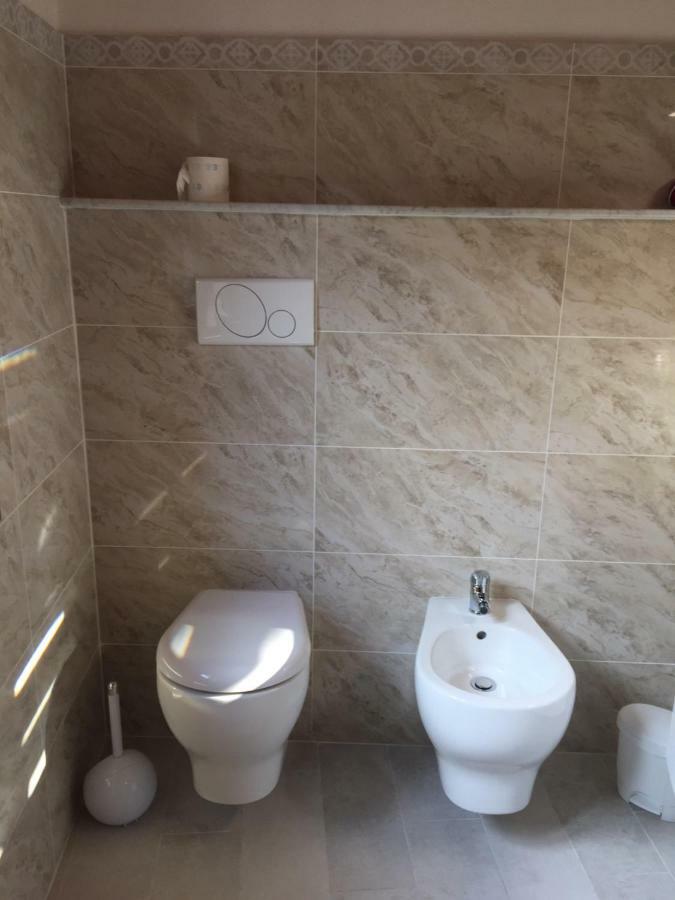 Casa Stefania Lägenhet Mandello del Lario Exteriör bild