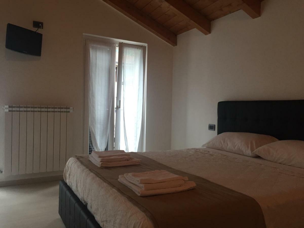 Casa Stefania Lägenhet Mandello del Lario Exteriör bild