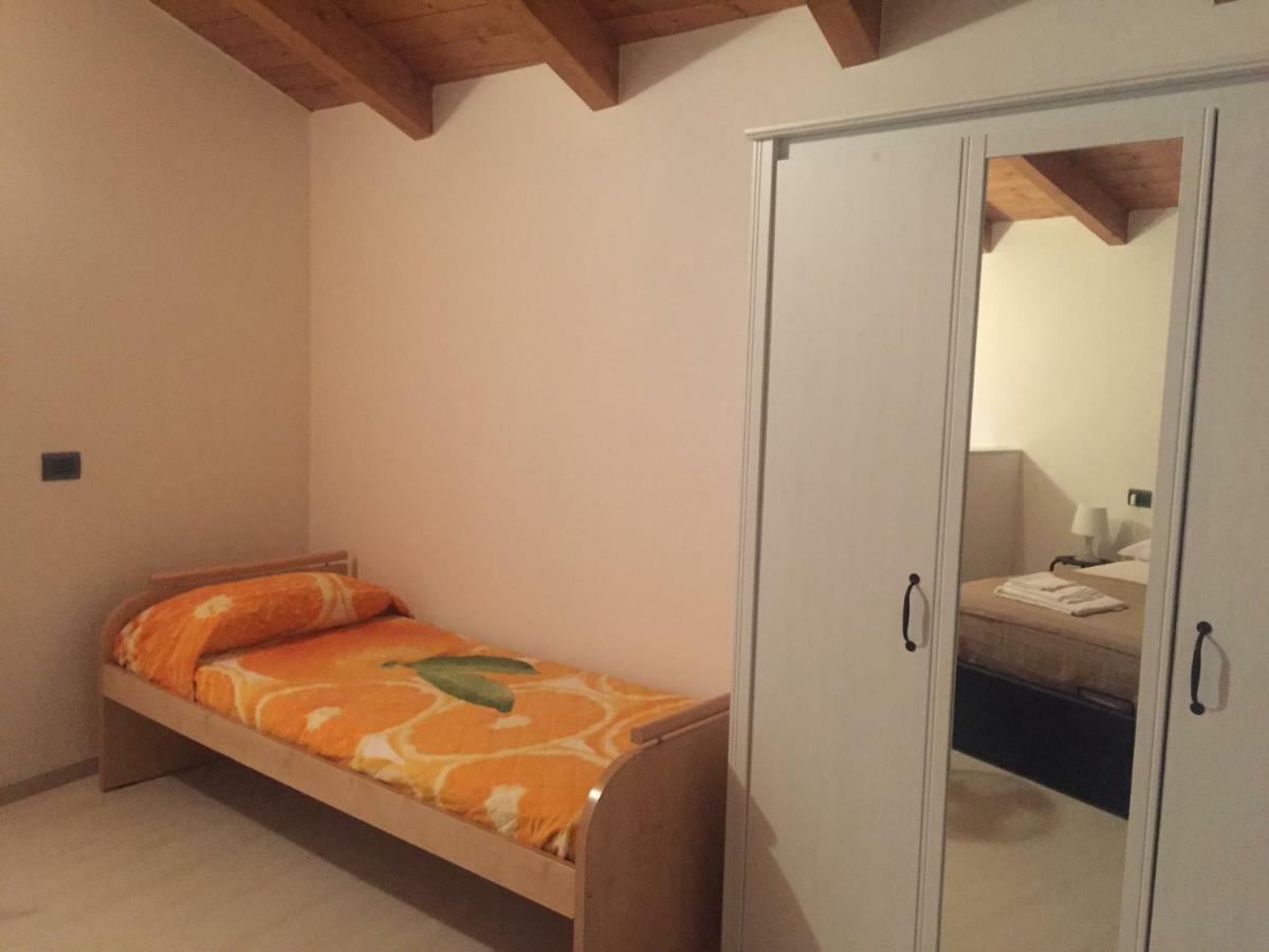 Casa Stefania Lägenhet Mandello del Lario Exteriör bild